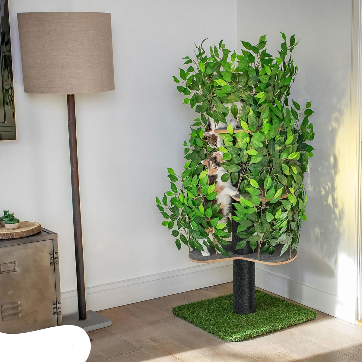 arbre à chat avec éléments en bois