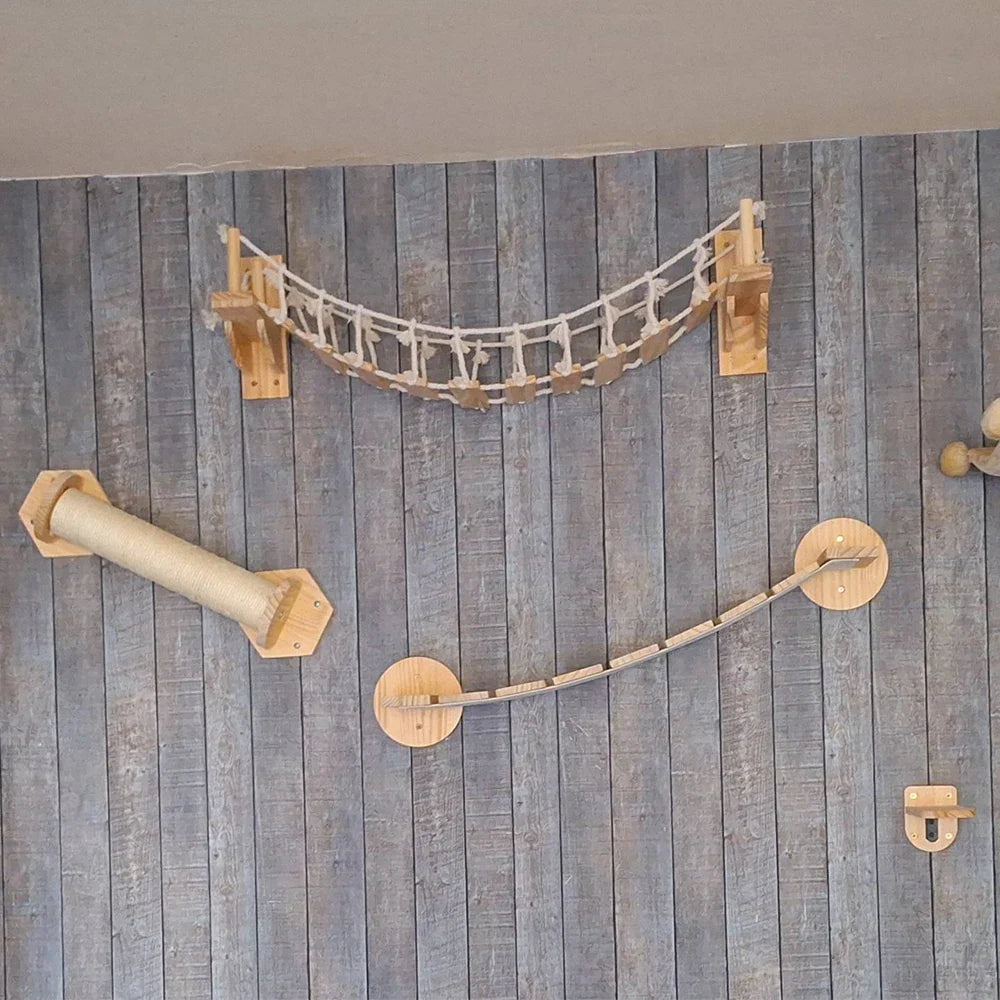 arbre à chat mural pont suspendu