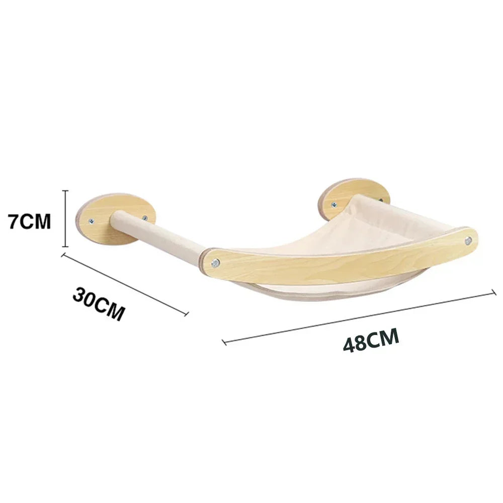 plateforme en hauteur pour chat heureux